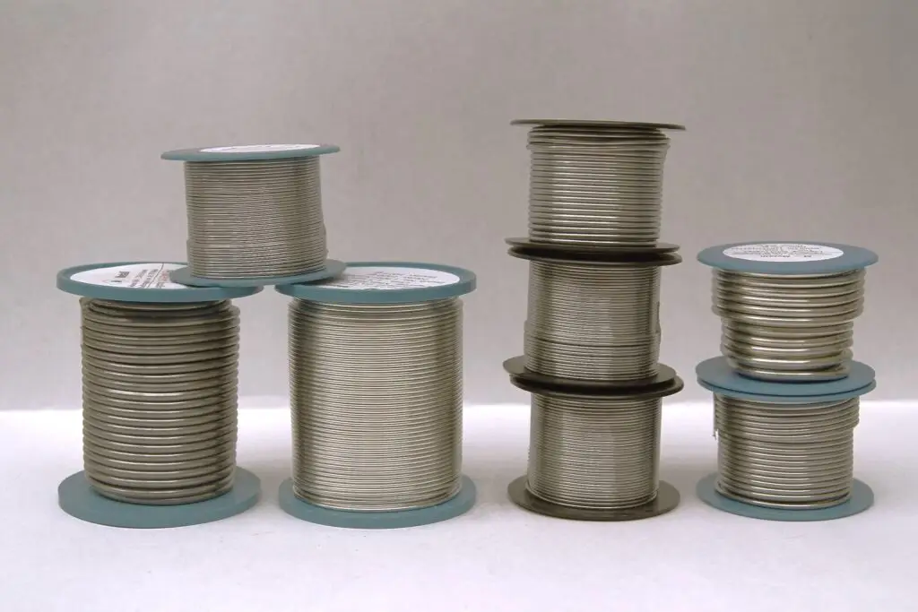 Anvendes til lodning ved lavere temperaturer (under 450°C). / Material used for soldering